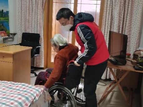 【疫情防控】尽锐出战护我城,君临国际先锋在行动 ——集团干部下沉一线系列(二)