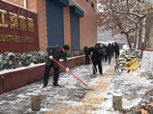 雪一直下，我们一直在：君临国际集团除雪掠影